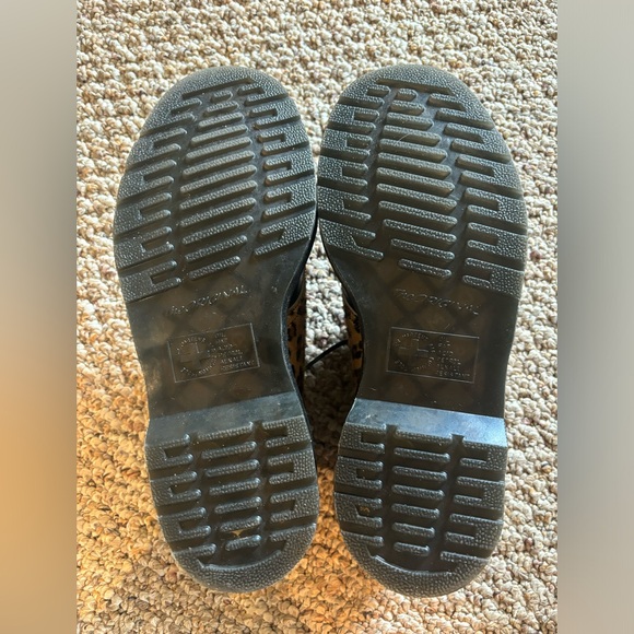 LEOPARD PONYHAIR AND BLACK LEATHER OXFORD DR. MARTENS Size 8 women’s US/39 EU. - Picture 3 of 5